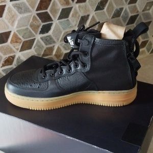 Air Force 1: Nike SF AF1 Mid (GS)